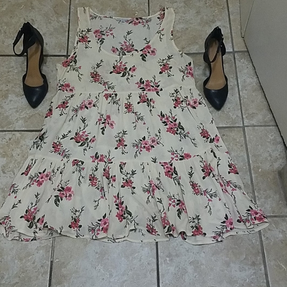 American Eagle Outfitters Dresses & Skirts - American eagle floral cotton gauze dress